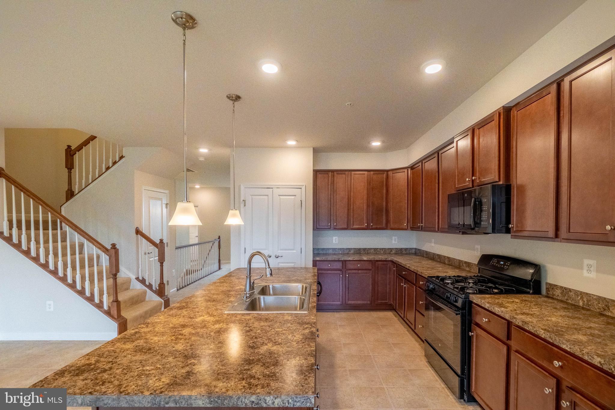 OAKDALE VILLAGE - Residential Lease