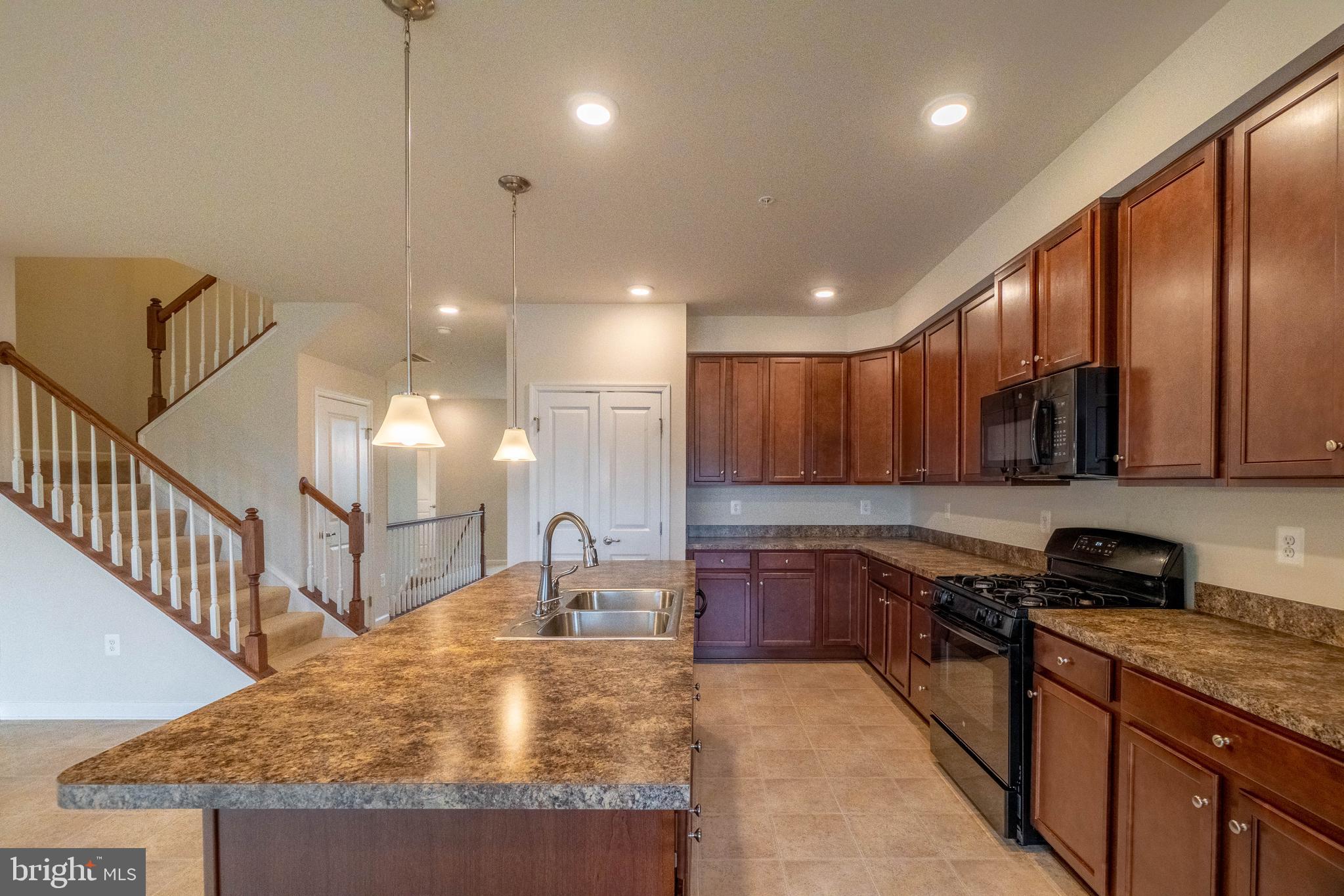 OAKDALE VILLAGE - Residential Lease