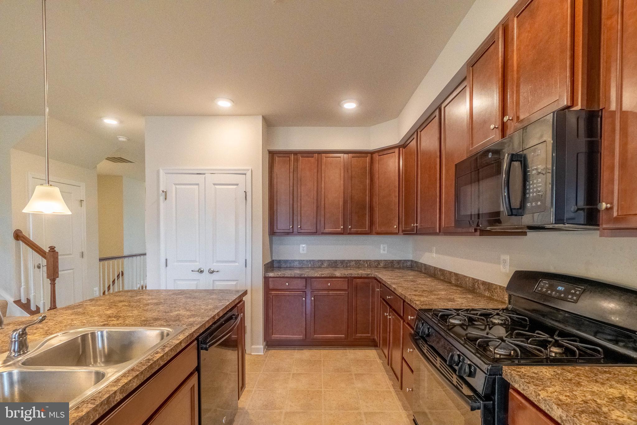 OAKDALE VILLAGE - Residential Lease