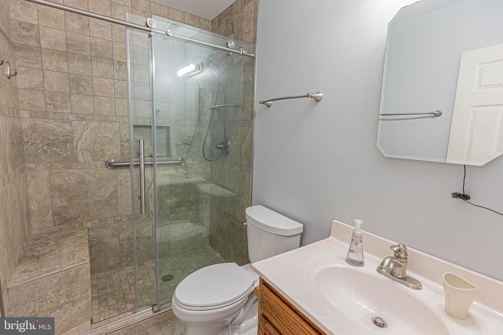 LAKE CAROLINE - Residential