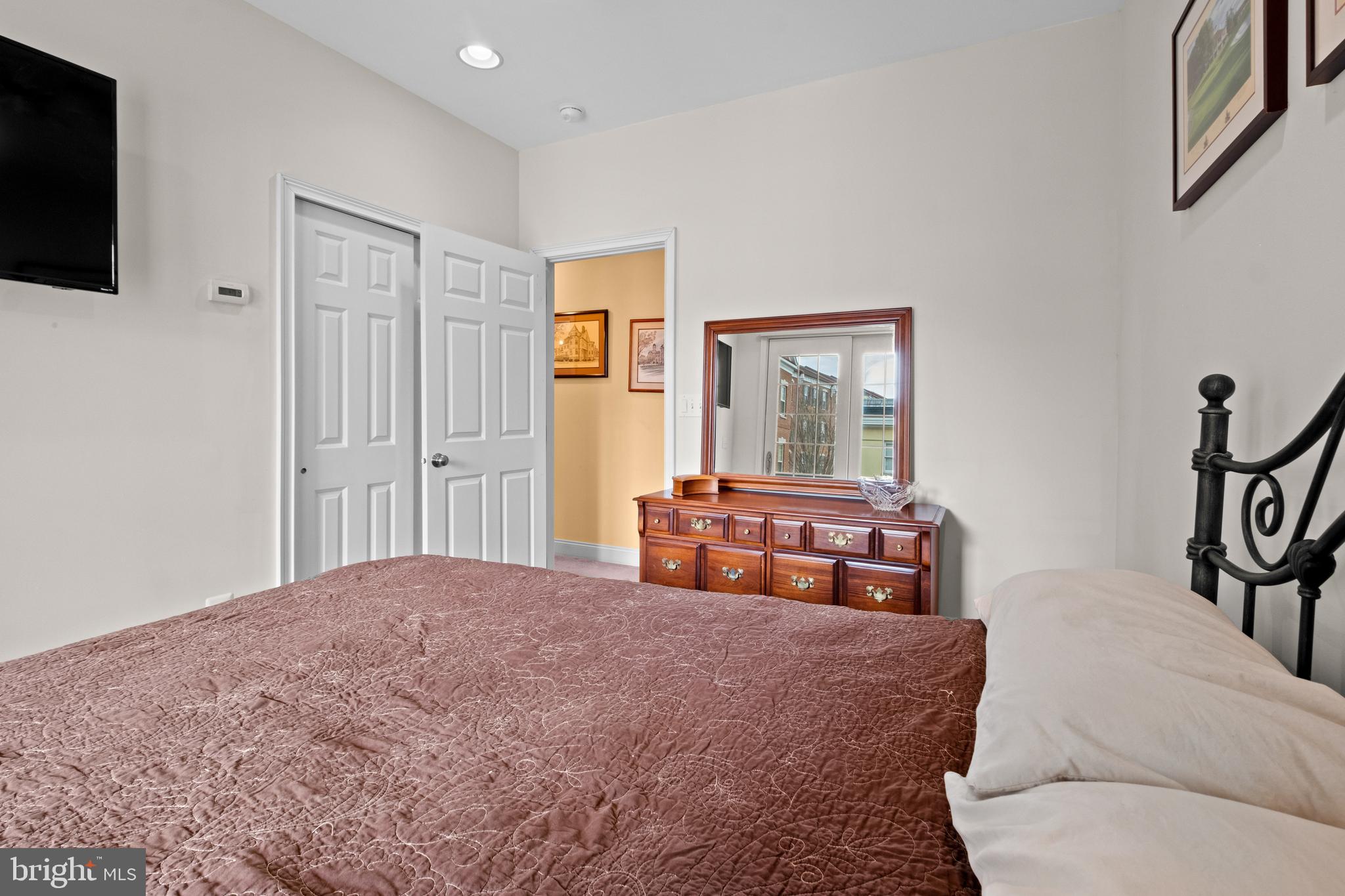 NAVAL SQUARE - Residential