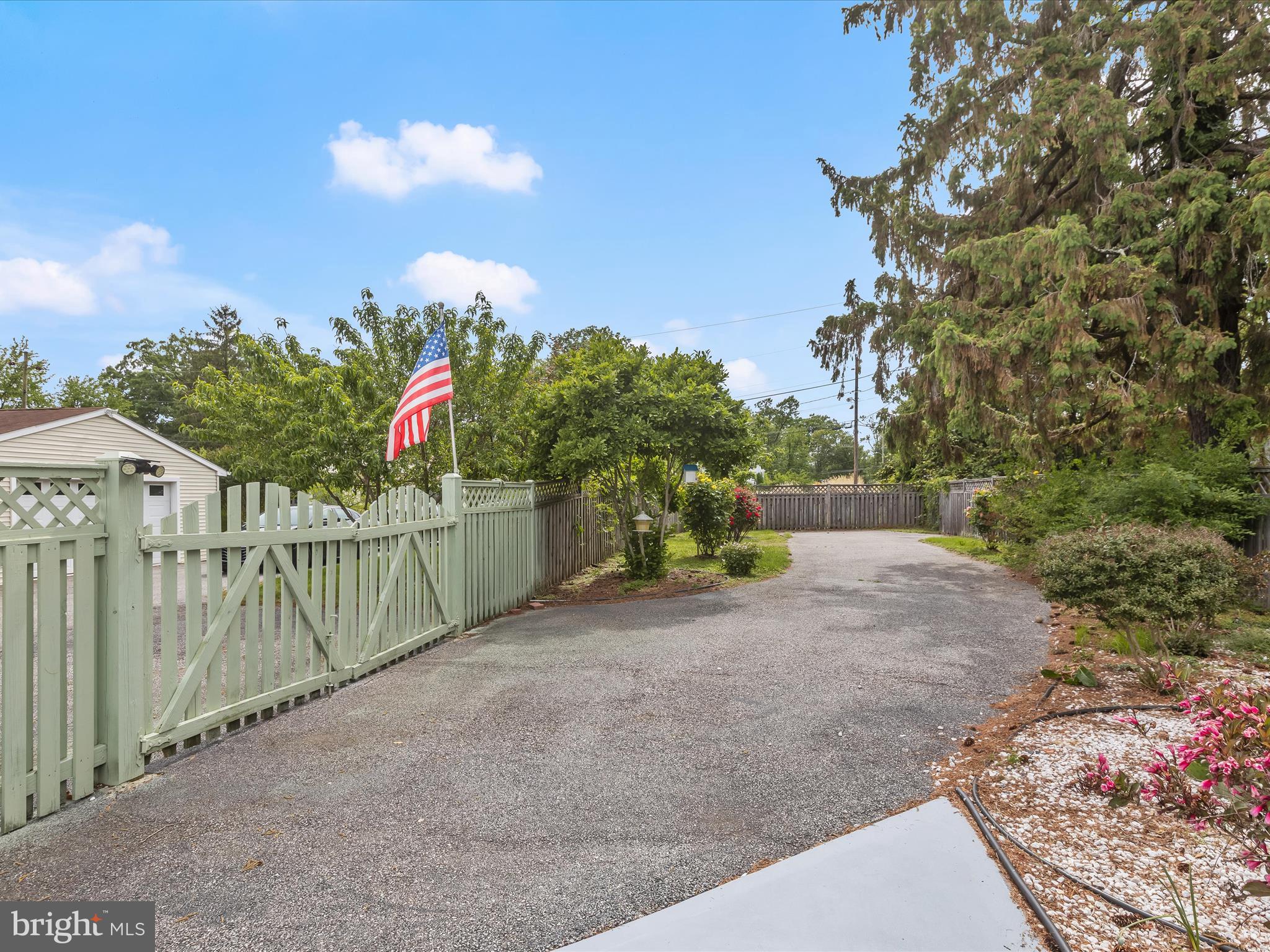 CEDAR BEACH - Residential