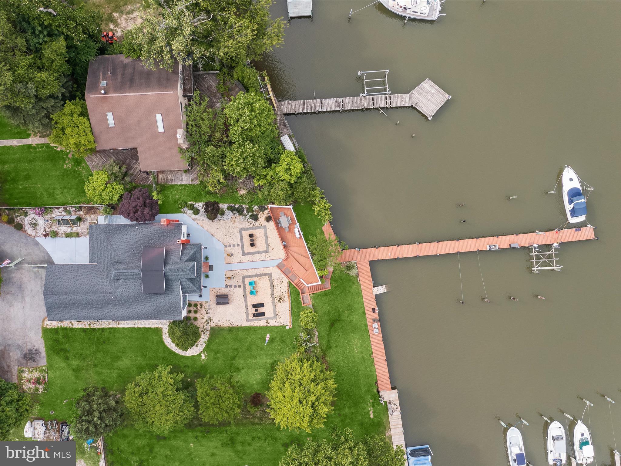 CEDAR BEACH - Residential