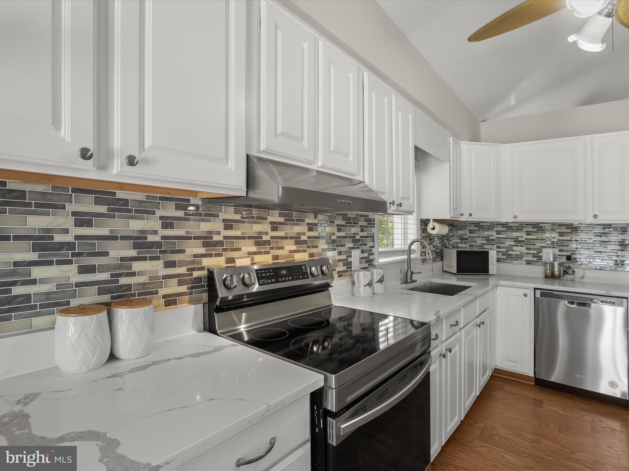 CEDAR BEACH - Residential