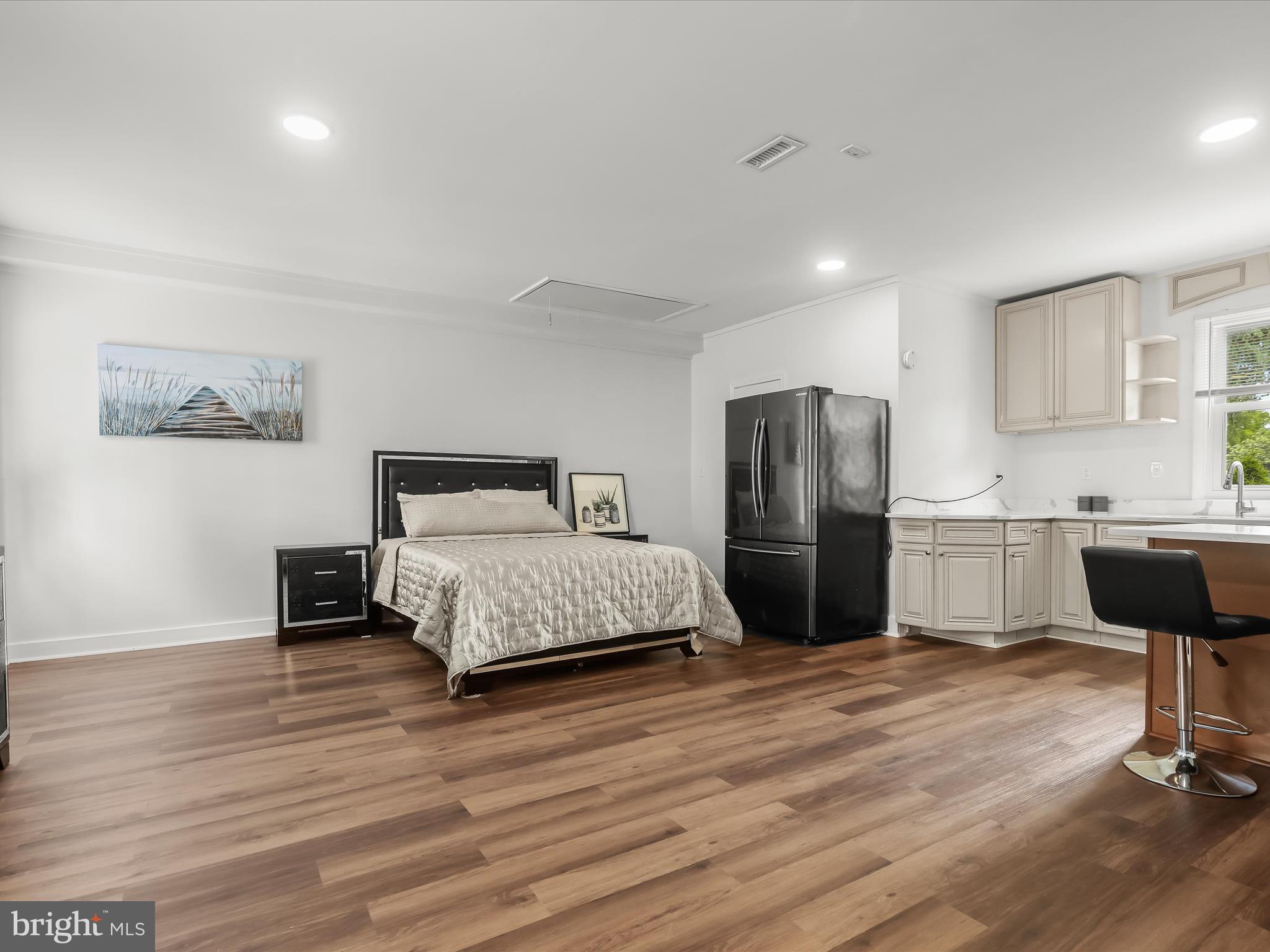 CEDAR BEACH - Residential