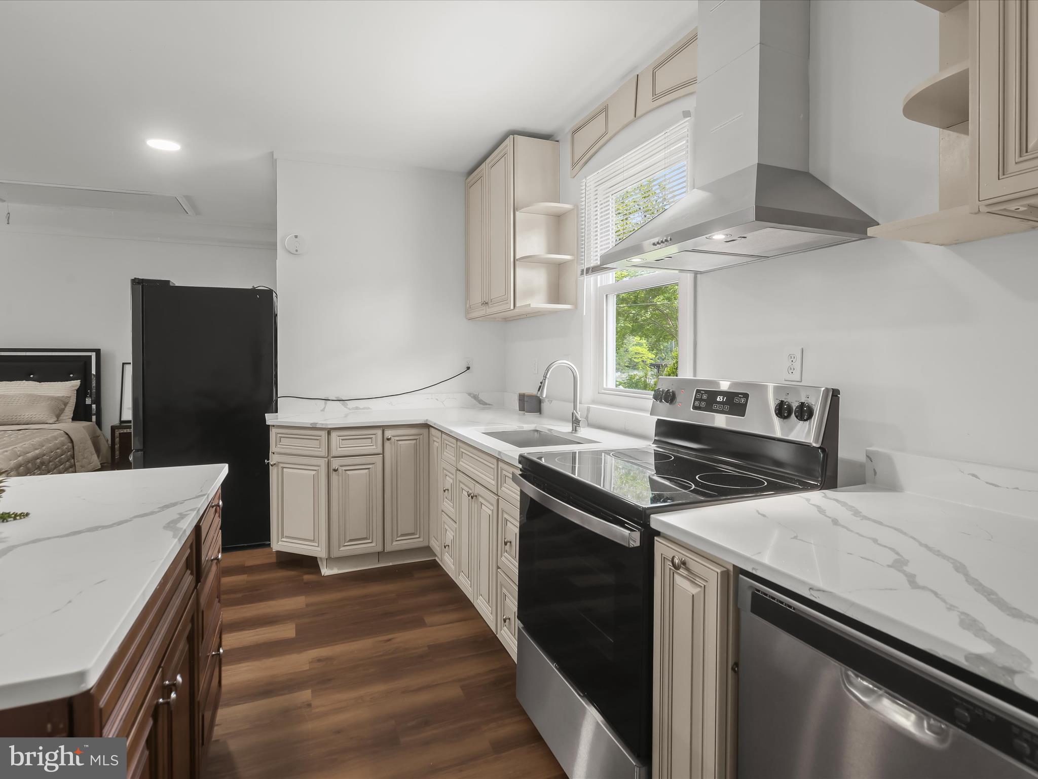 CEDAR BEACH - Residential