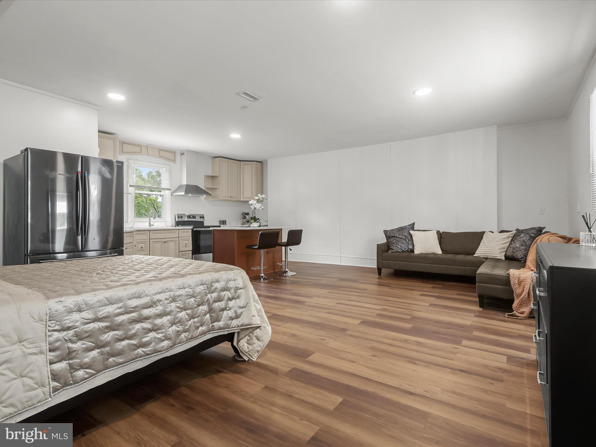 CEDAR BEACH - Residential