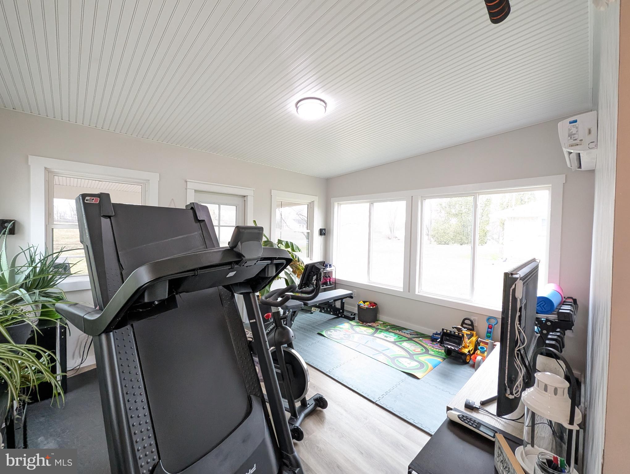 TWIN OAKS - Residential