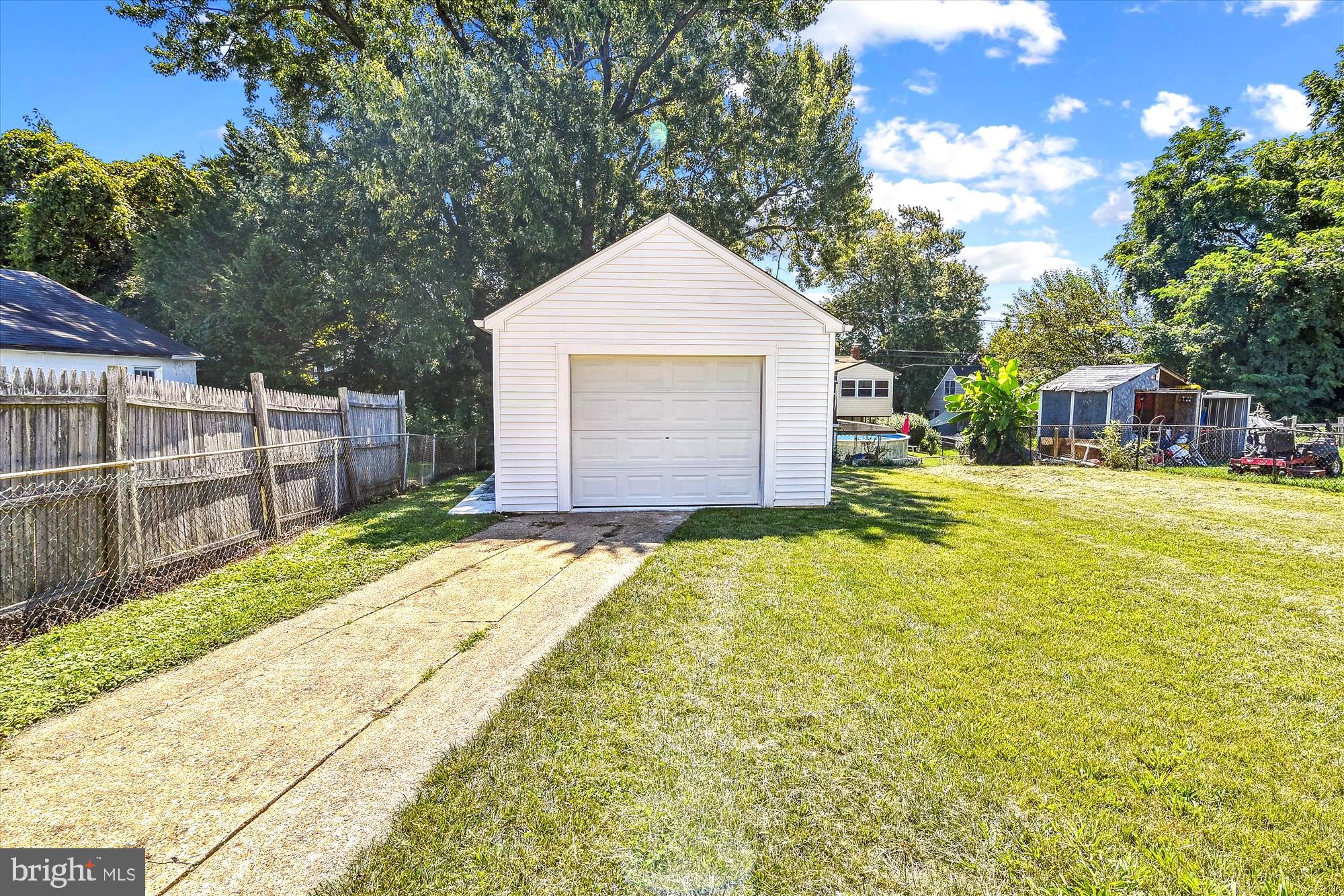 COLONIAL HOUSING - Residential