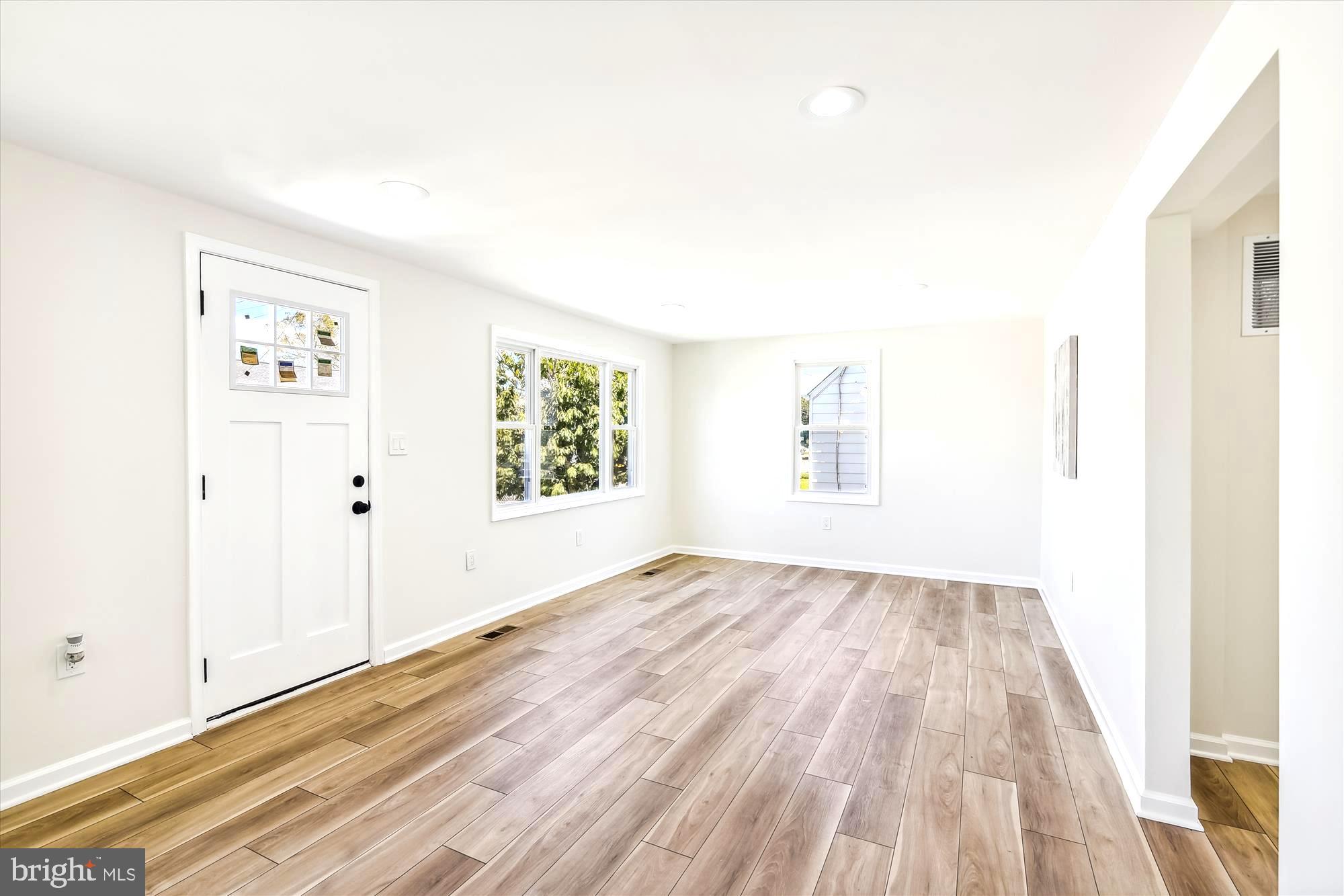 COLONIAL HOUSING - Residential