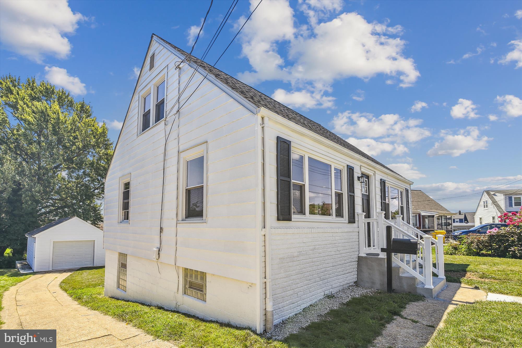 COLONIAL HOUSING - Residential