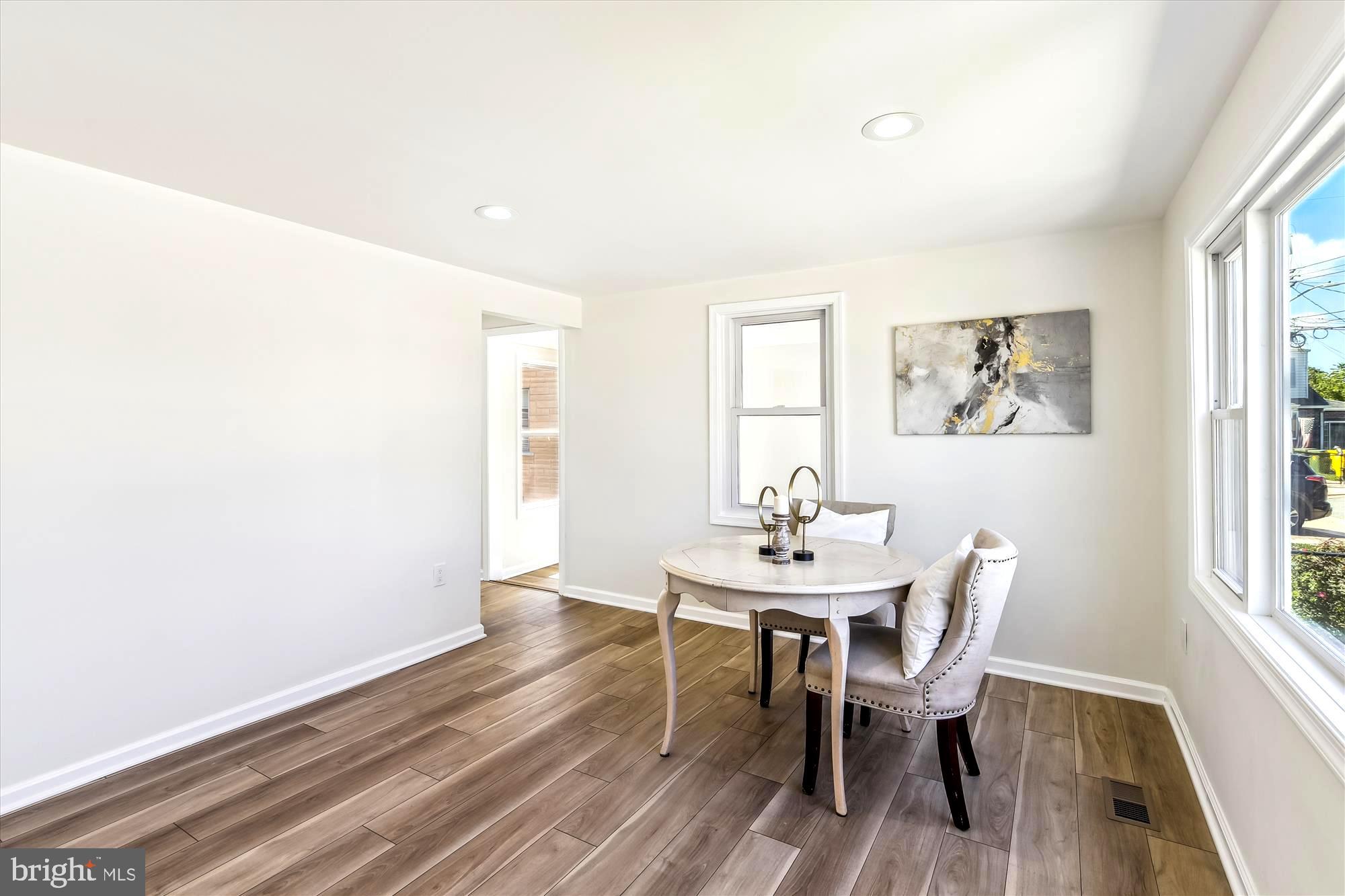 COLONIAL HOUSING - Residential