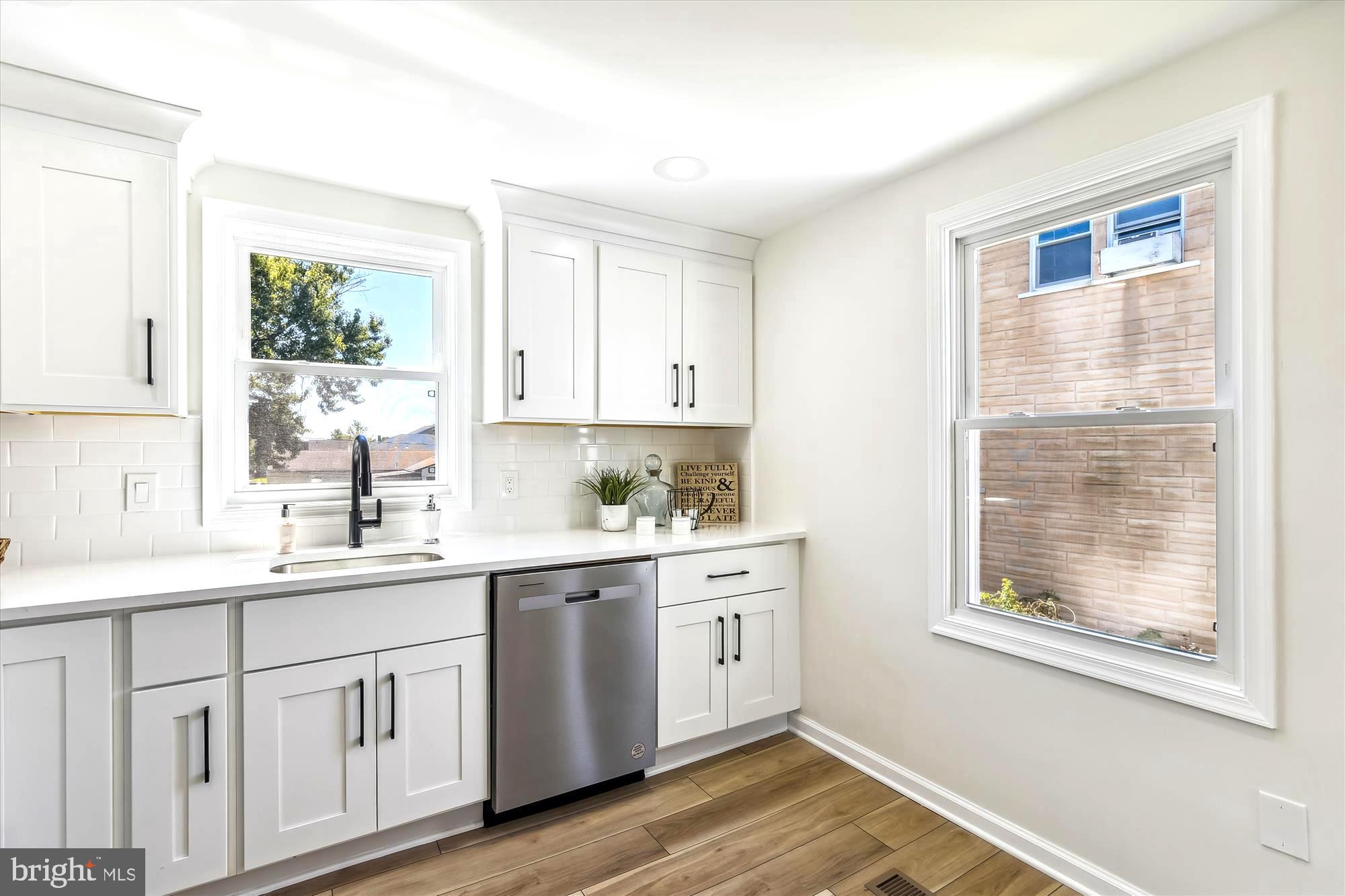 COLONIAL HOUSING - Residential