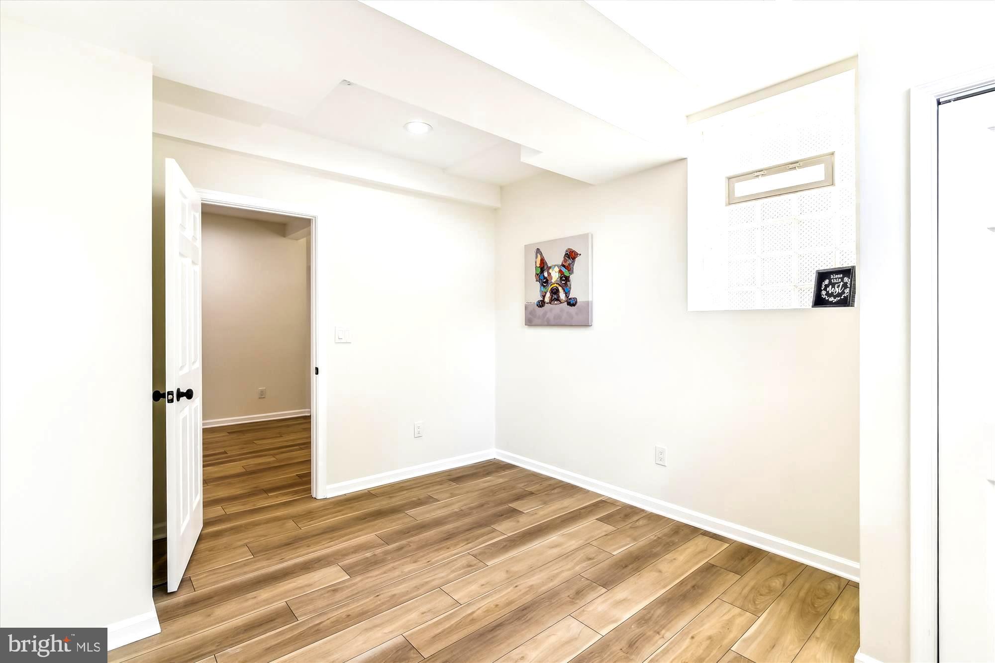 COLONIAL HOUSING - Residential