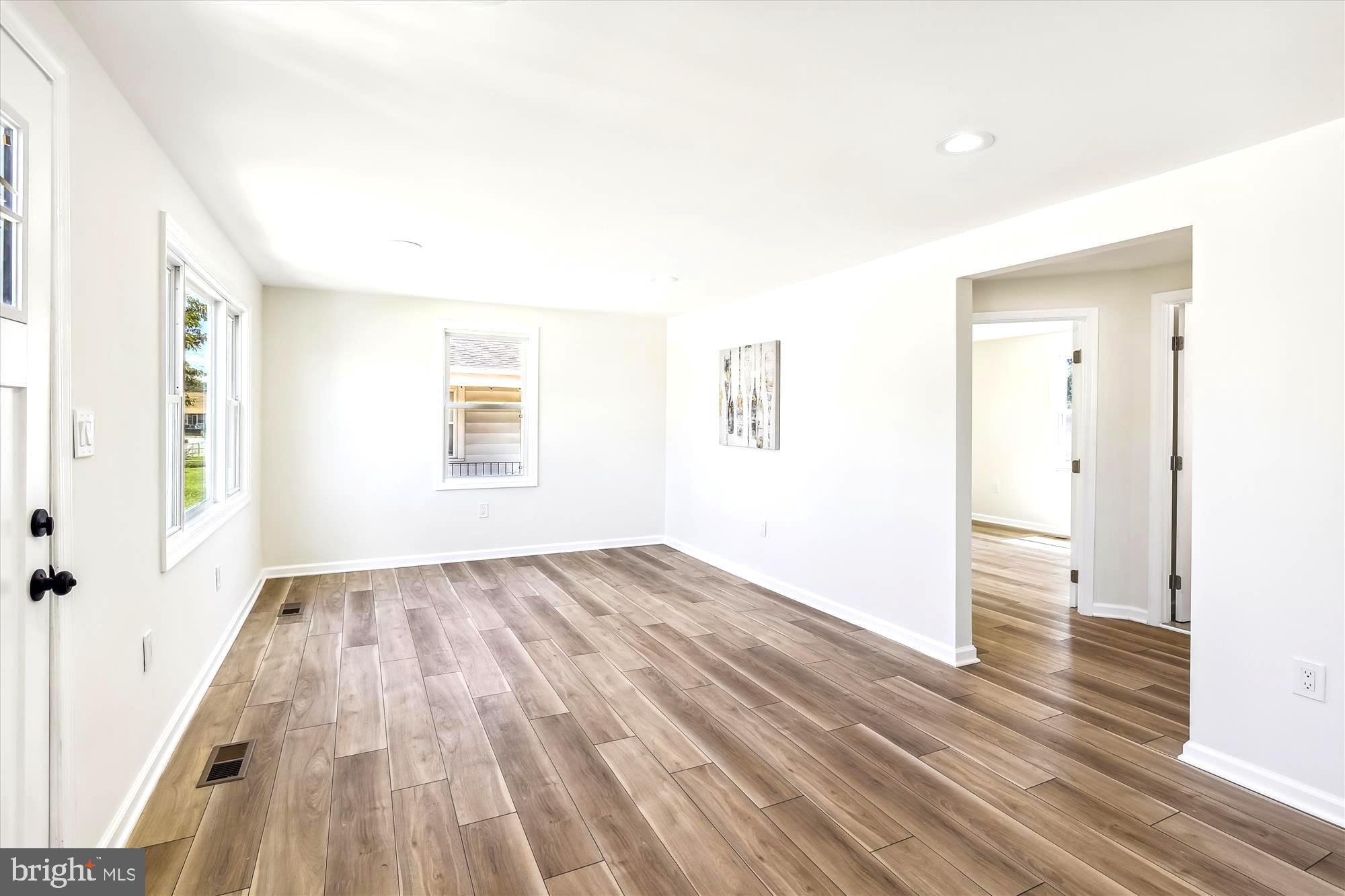 COLONIAL HOUSING - Residential