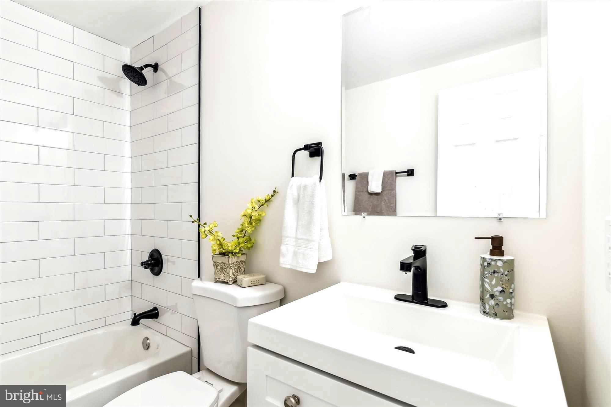 COLONIAL HOUSING - Residential