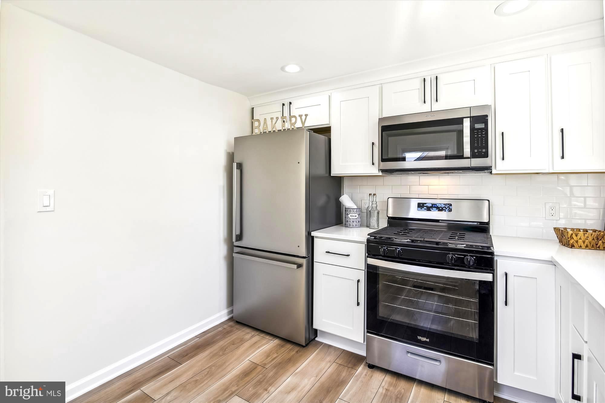 COLONIAL HOUSING - Residential