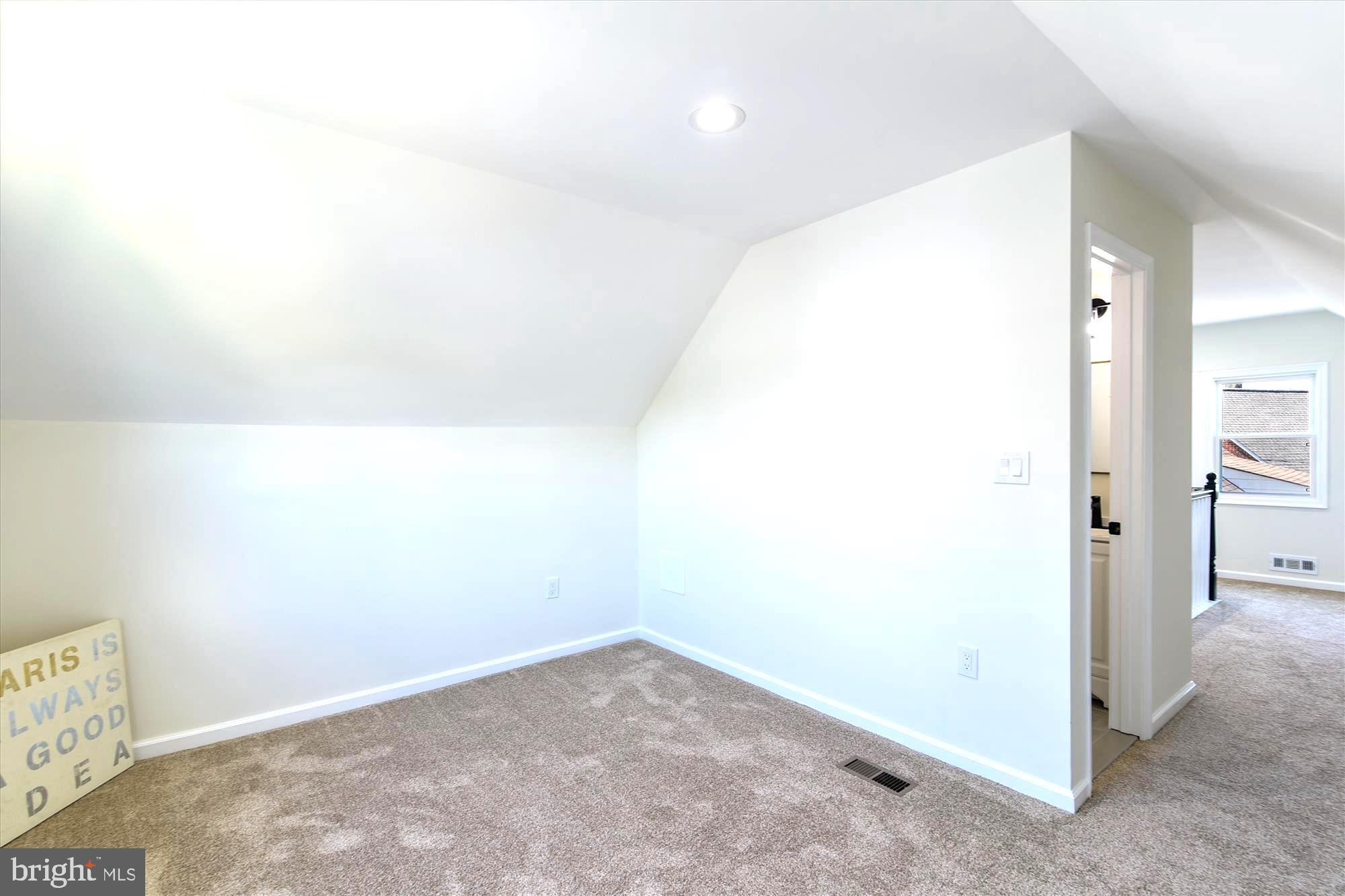 COLONIAL HOUSING - Residential