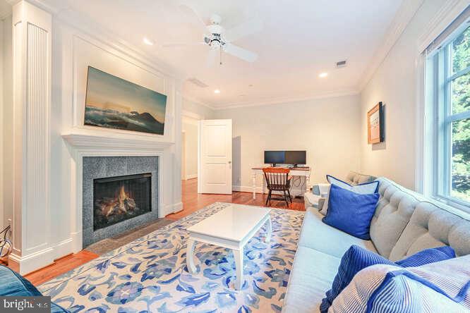 MCAULEY PARK - Residential