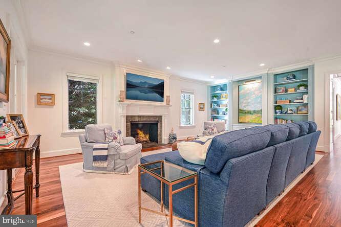 MCAULEY PARK - Residential