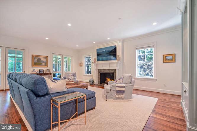 MCAULEY PARK - Residential