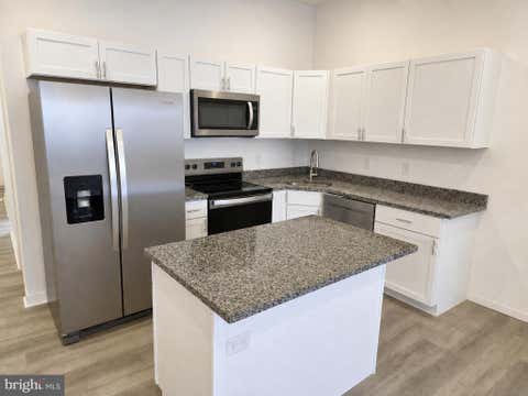 Townhouse For Rent - 4031 Park Heights Avenue<br/> BALTIMORE, MD 21215