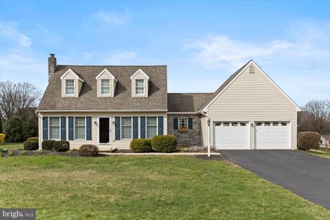 Photo of 38 OAK VIEW DR, STRASBURG, PA 17579 (MLS # PALA2032796)