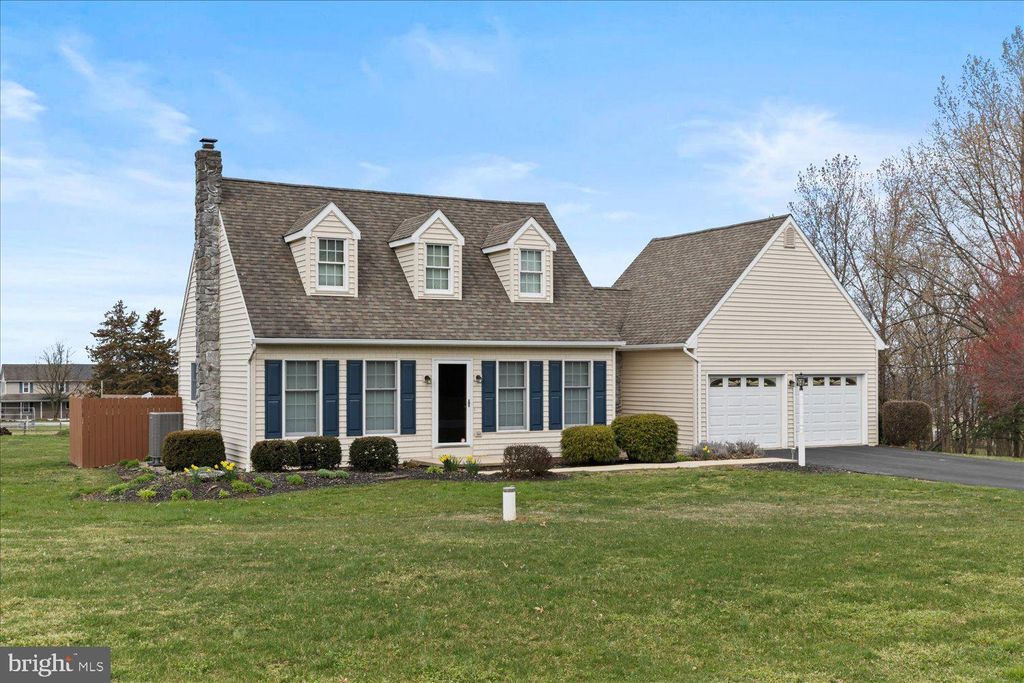 Photo of 38 OAK VIEW DR, STRASBURG, PA 17579 (MLS # PALA2032796)