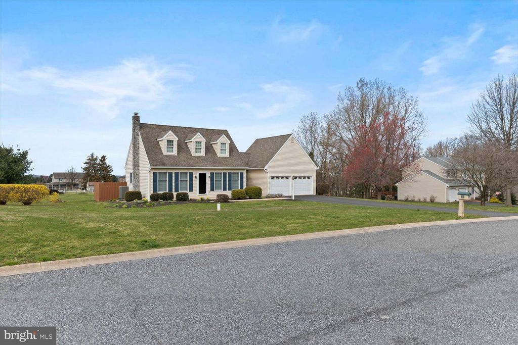 Photo of 38 OAK VIEW DR, STRASBURG, PA 17579 (MLS # PALA2032796)