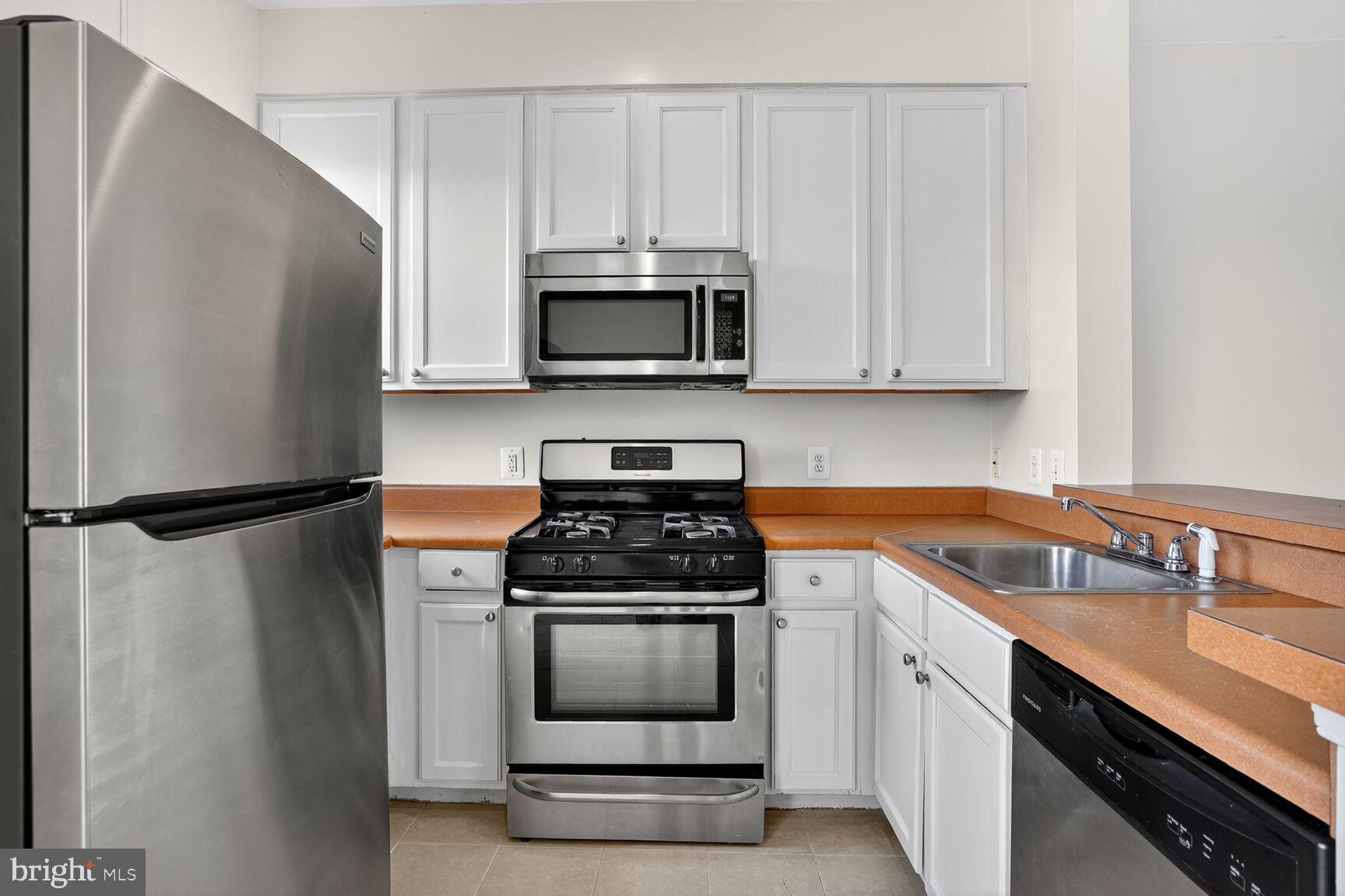 PARKSIDE AT DULLES - Residential