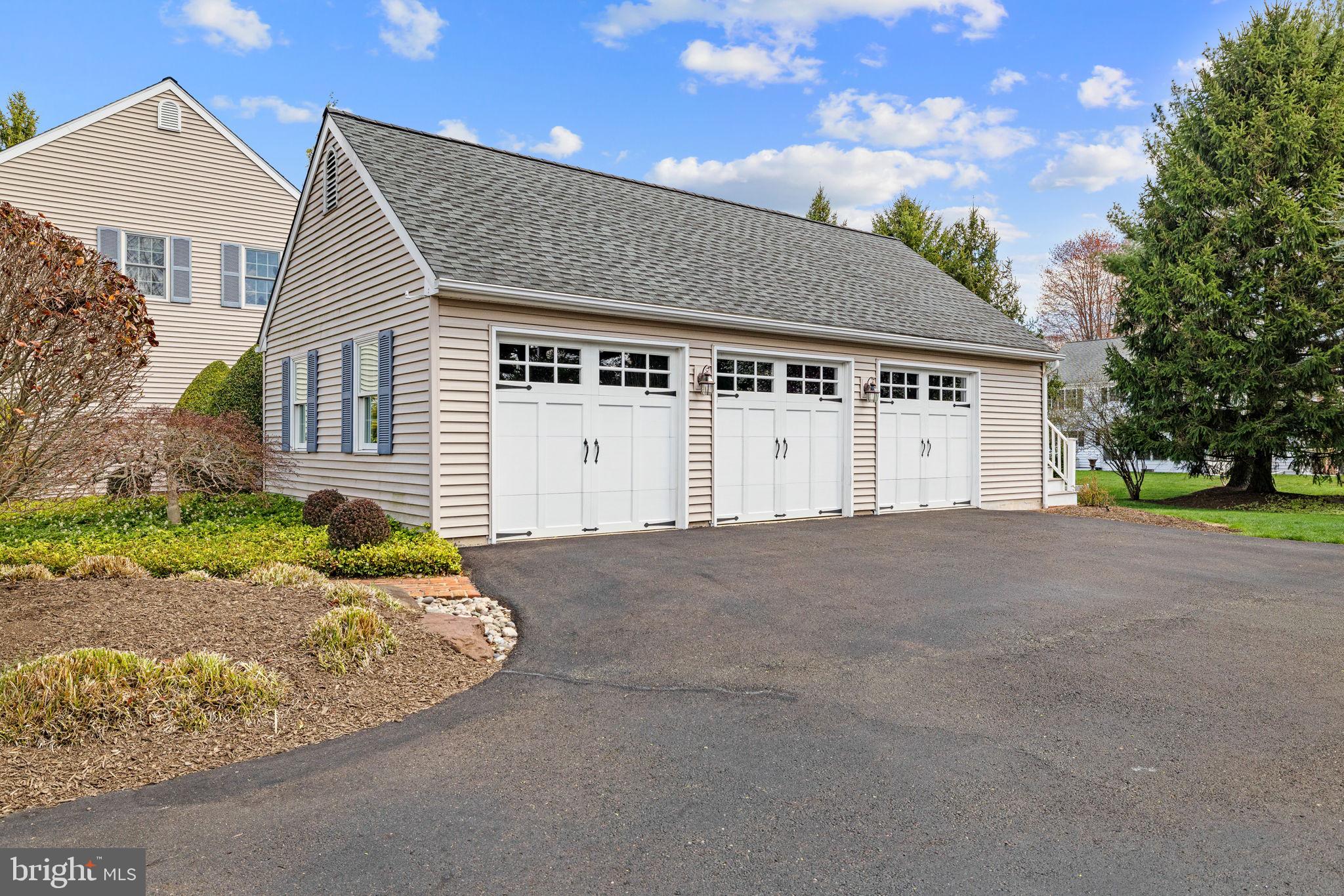 RIVER KNOLL - Residential