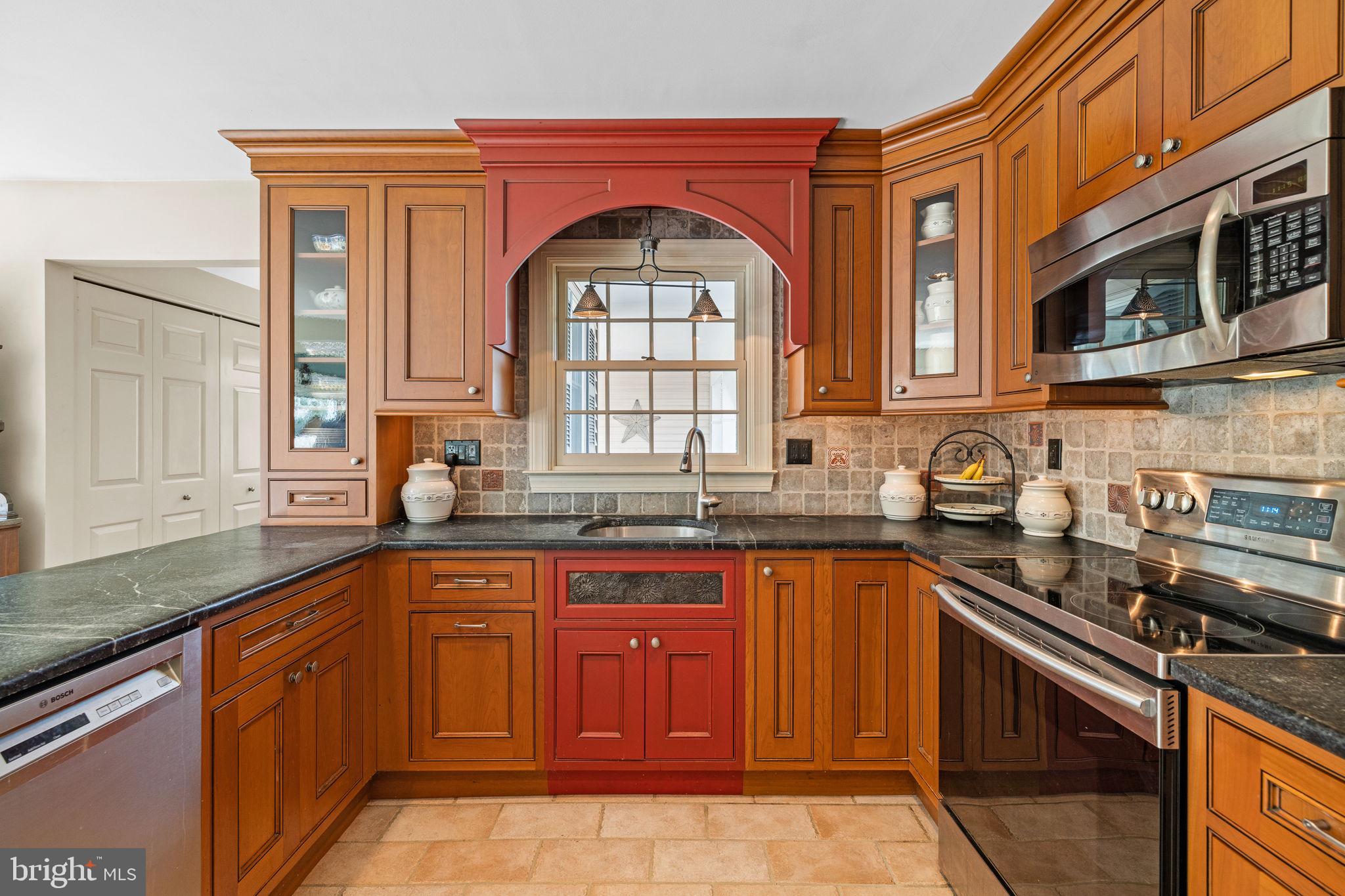 RIVER KNOLL - Residential