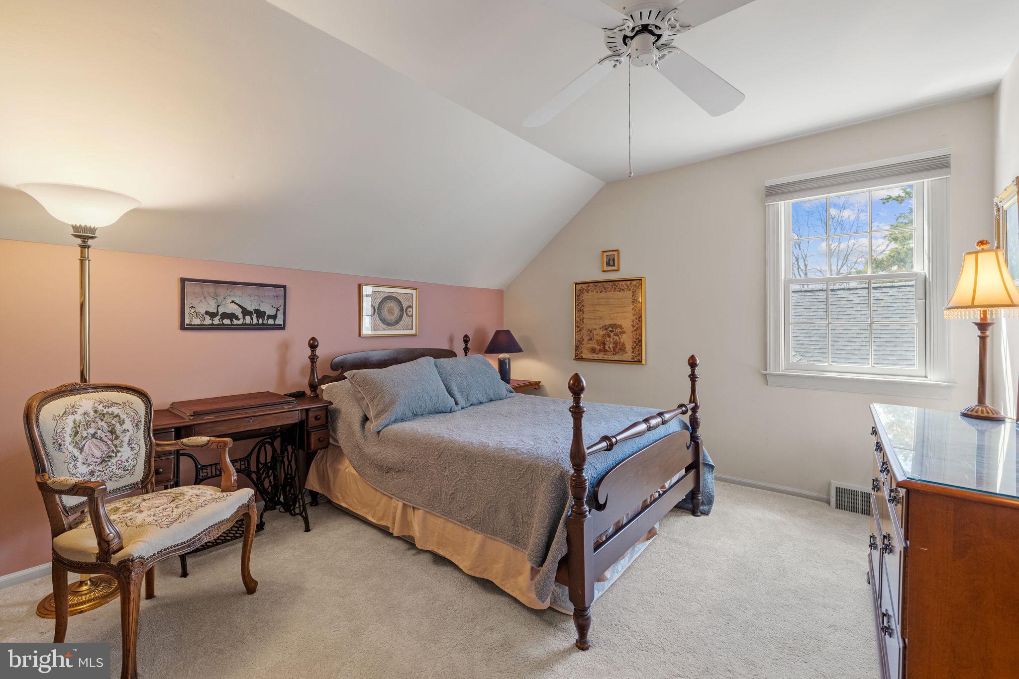 RIVER KNOLL - Residential