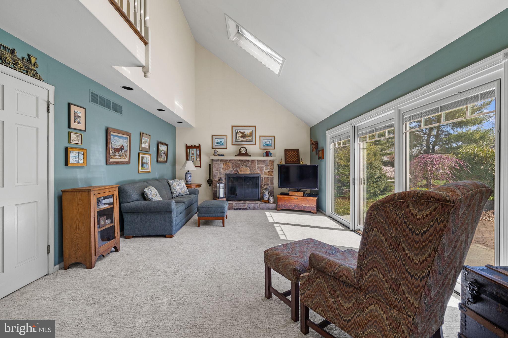 RIVER KNOLL - Residential