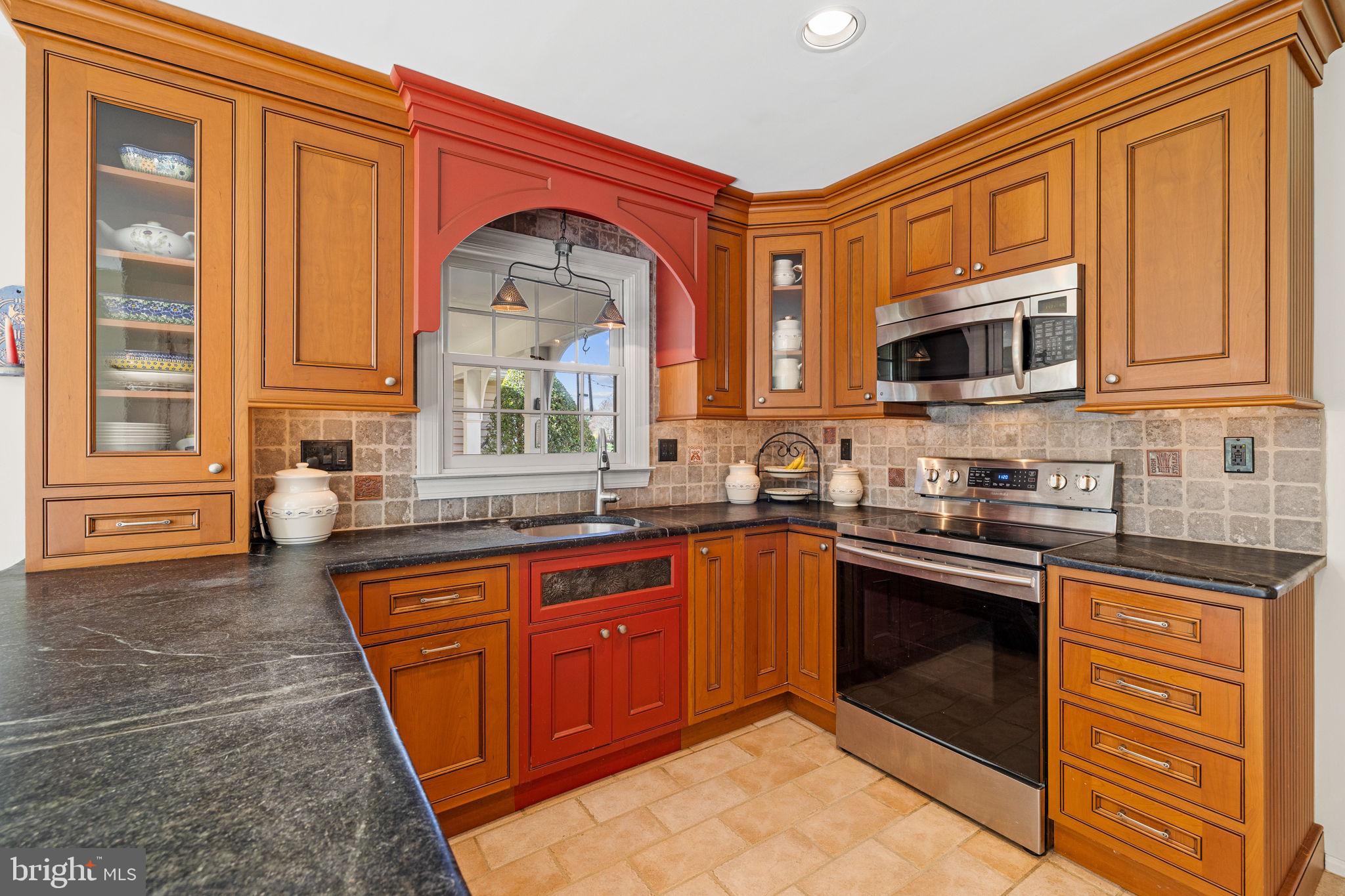 RIVER KNOLL - Residential