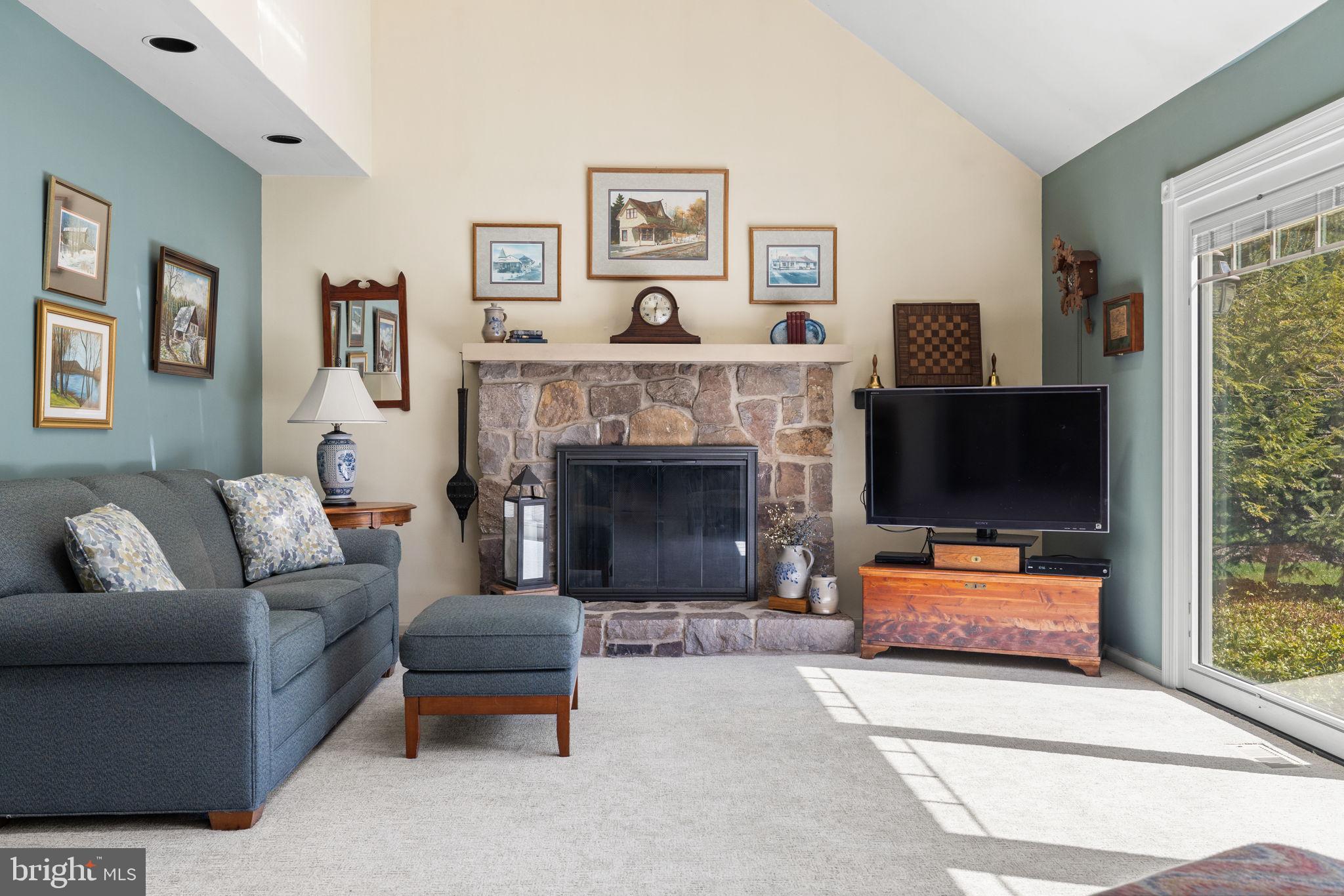 RIVER KNOLL - Residential