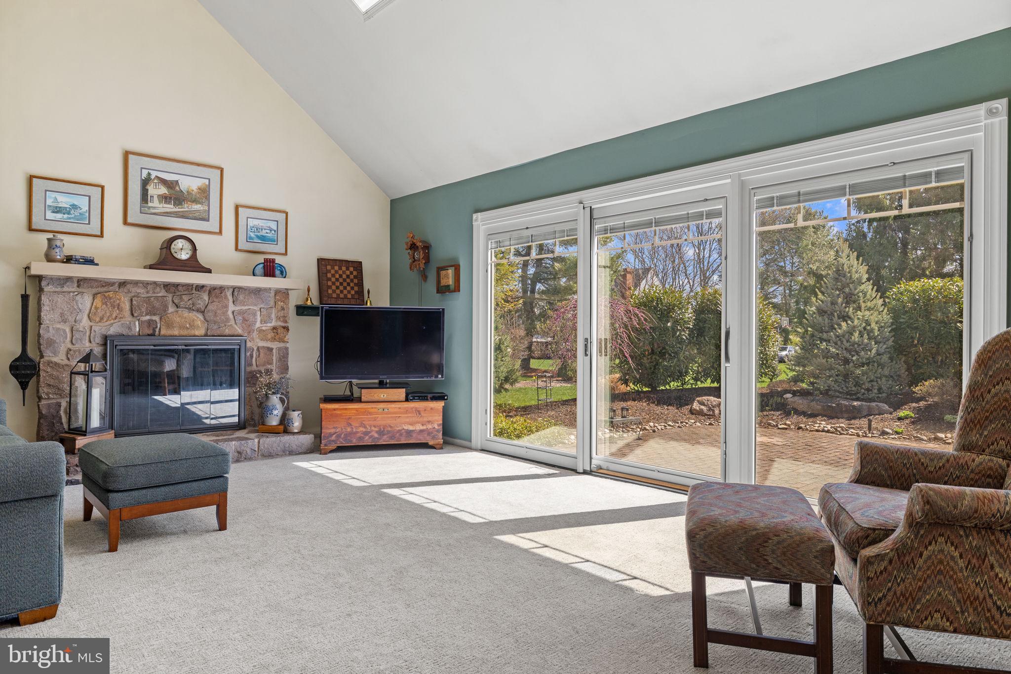 RIVER KNOLL - Residential