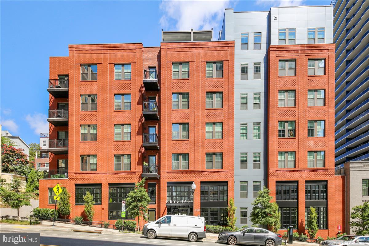 KEY AND NASH - Residential Lease