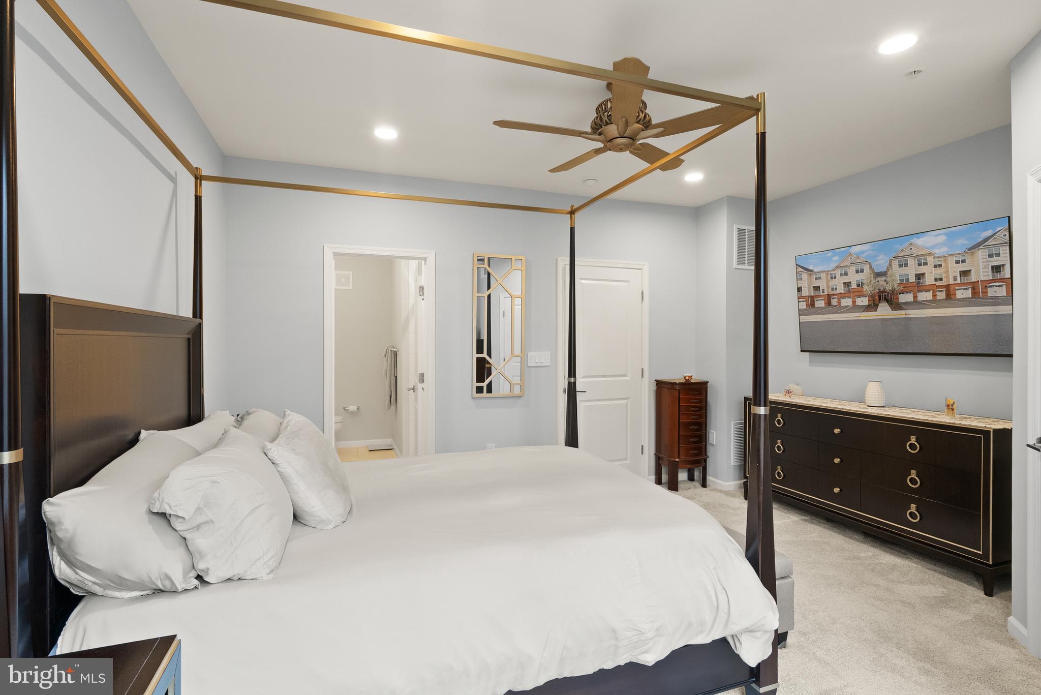 LOUDOUN VALLEY RIDGES - Residential