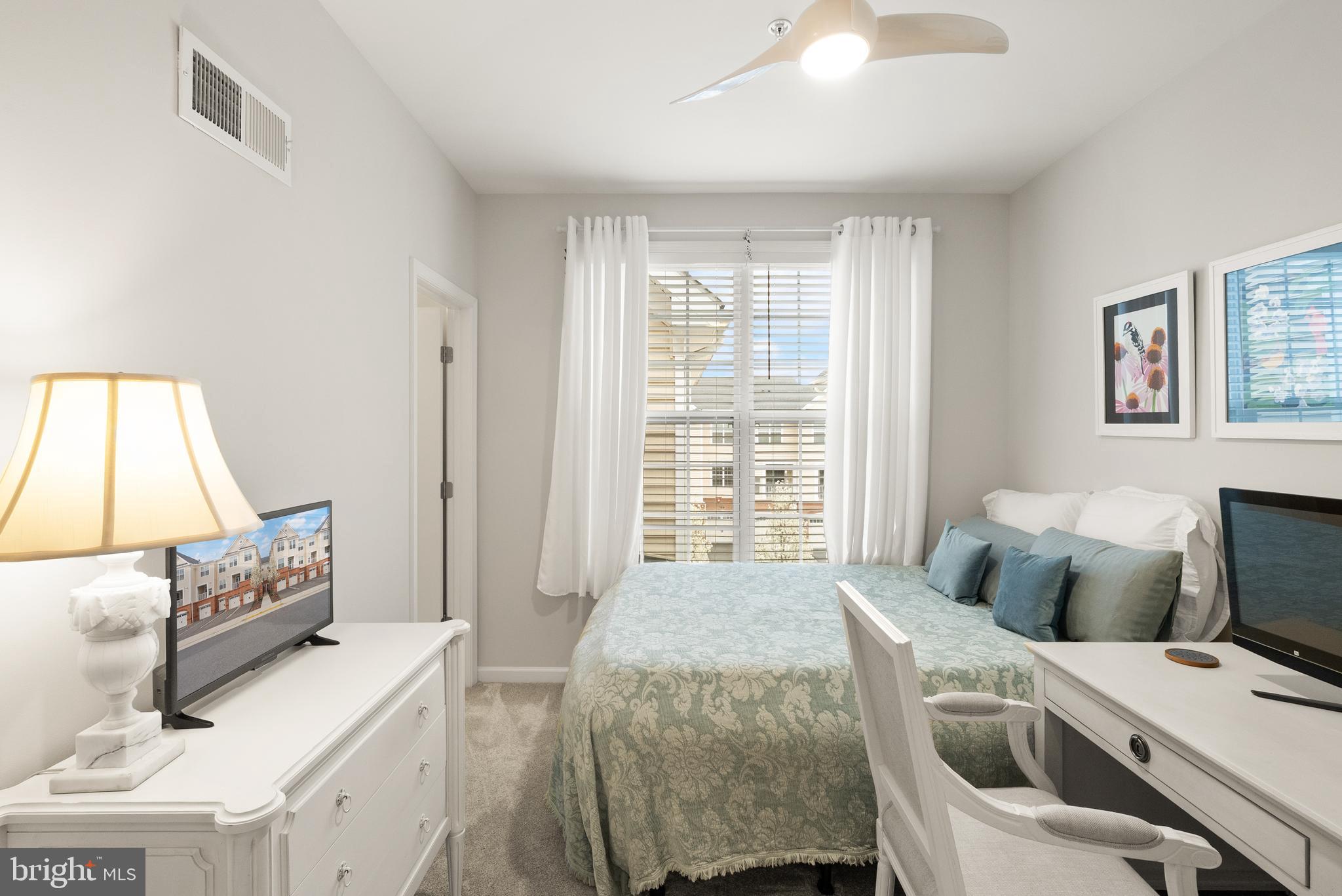 LOUDOUN VALLEY RIDGES - Residential