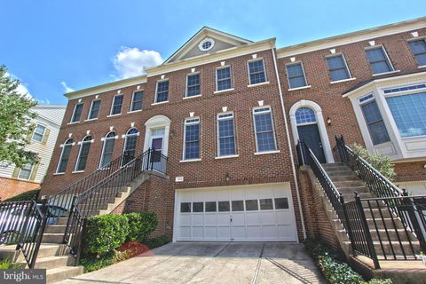 Townhouse For Rent - 4514 Fair Valley Drive<br/> FAIRFAX, VA 22033