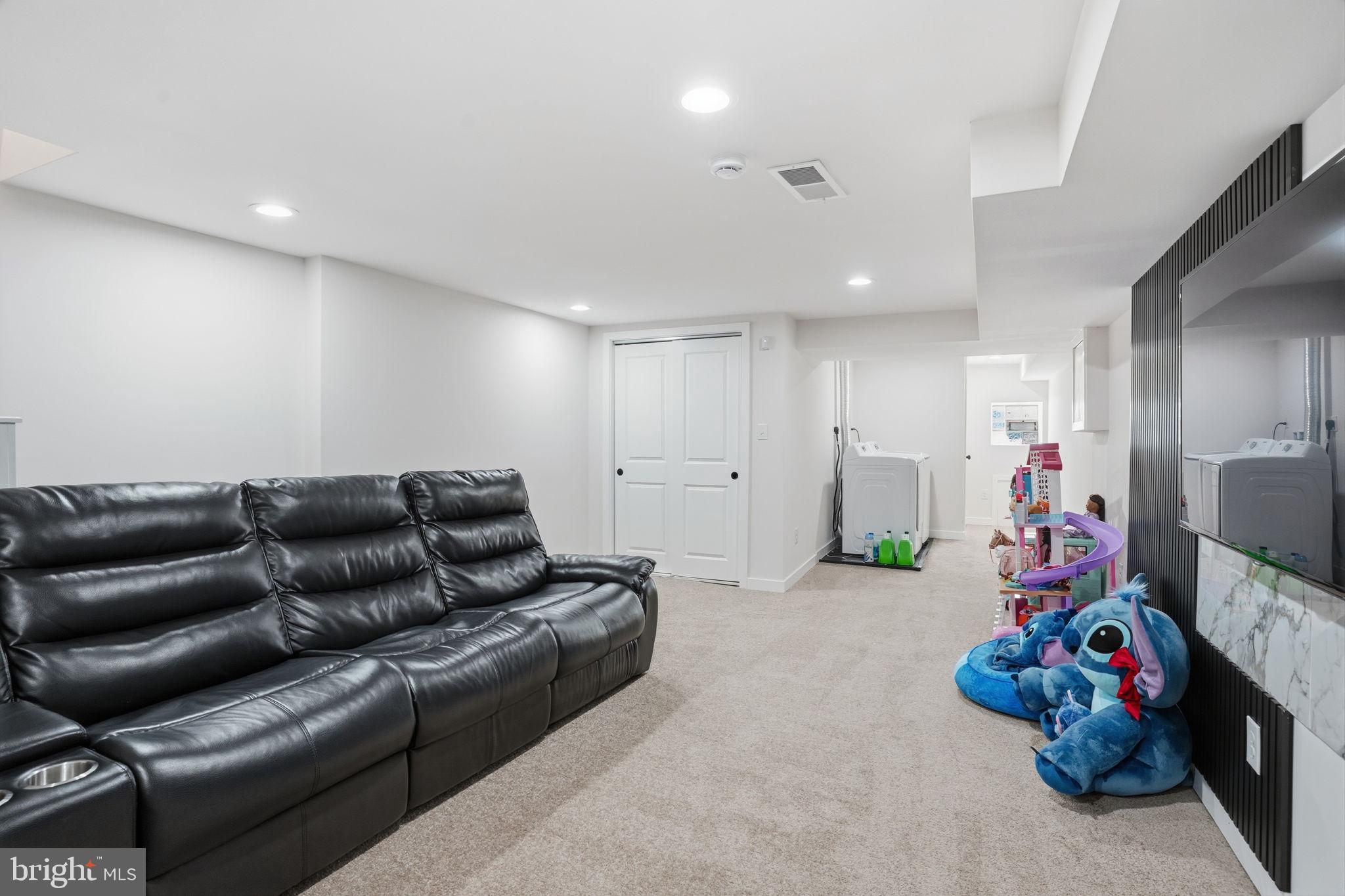 WEST OAK LANE - Residential