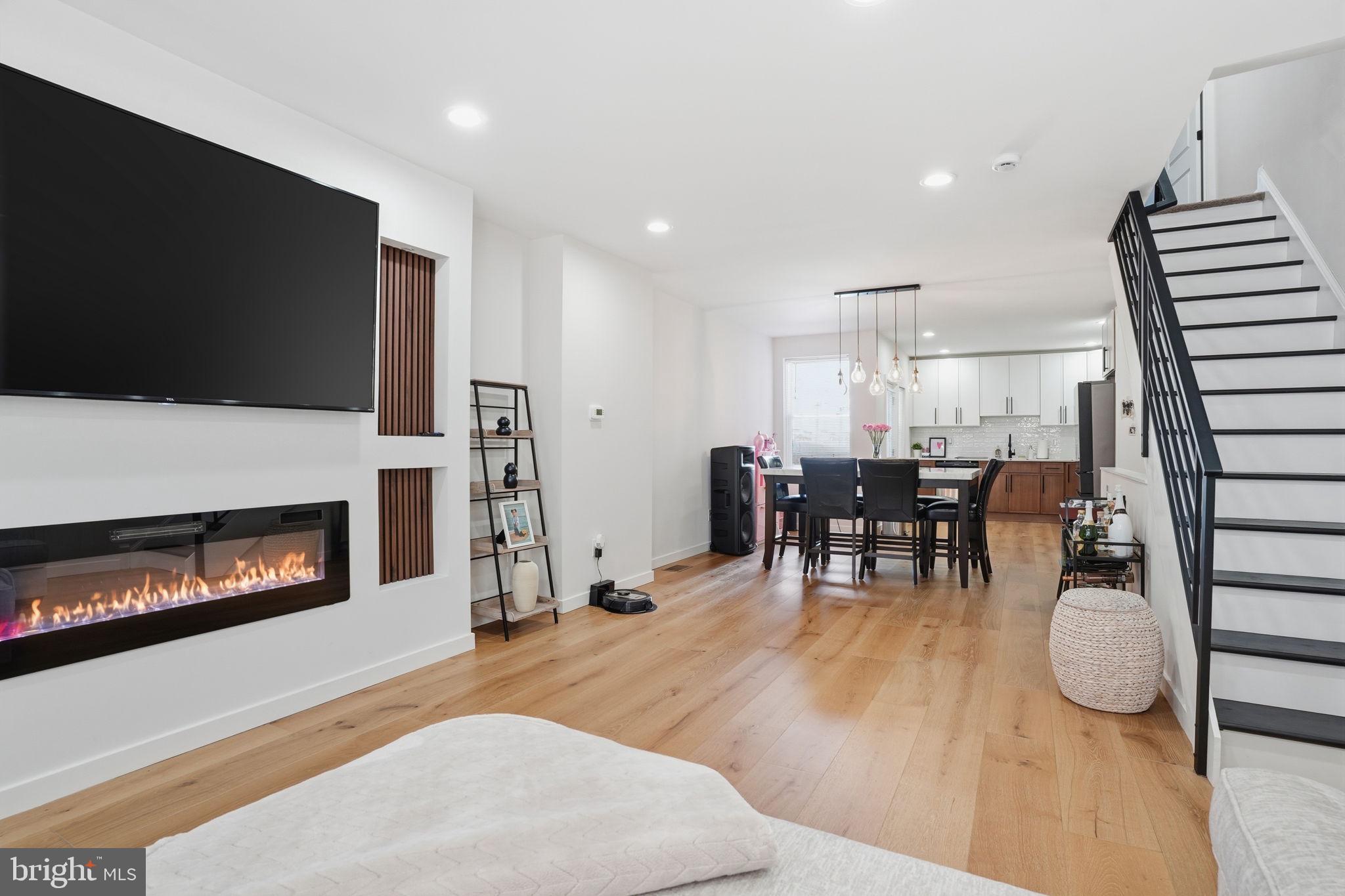 WEST OAK LANE - Residential