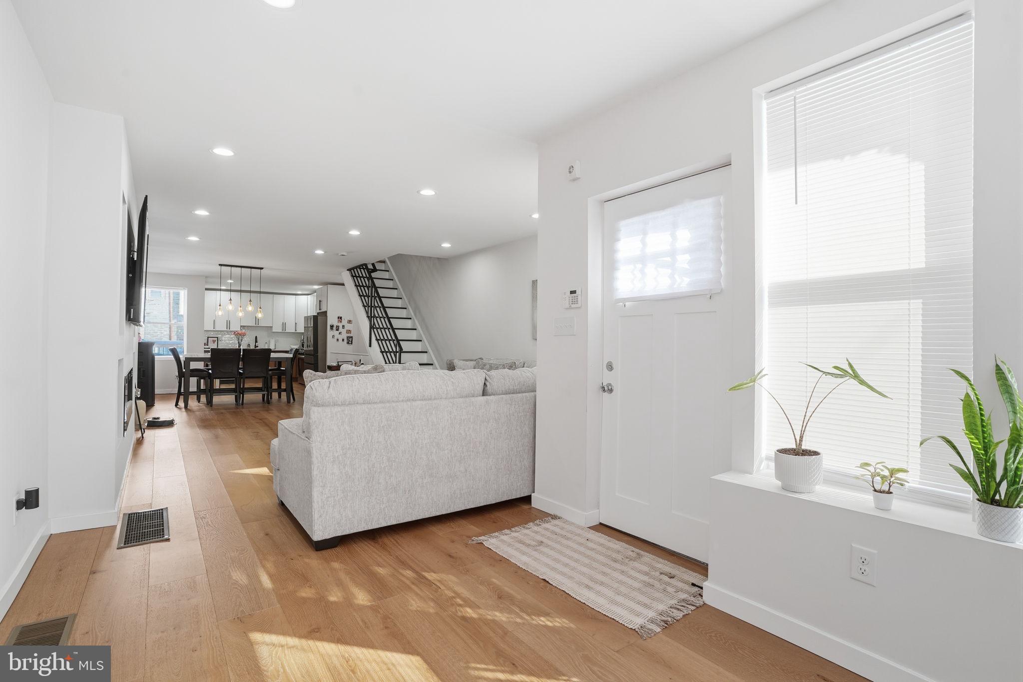 WEST OAK LANE - Residential