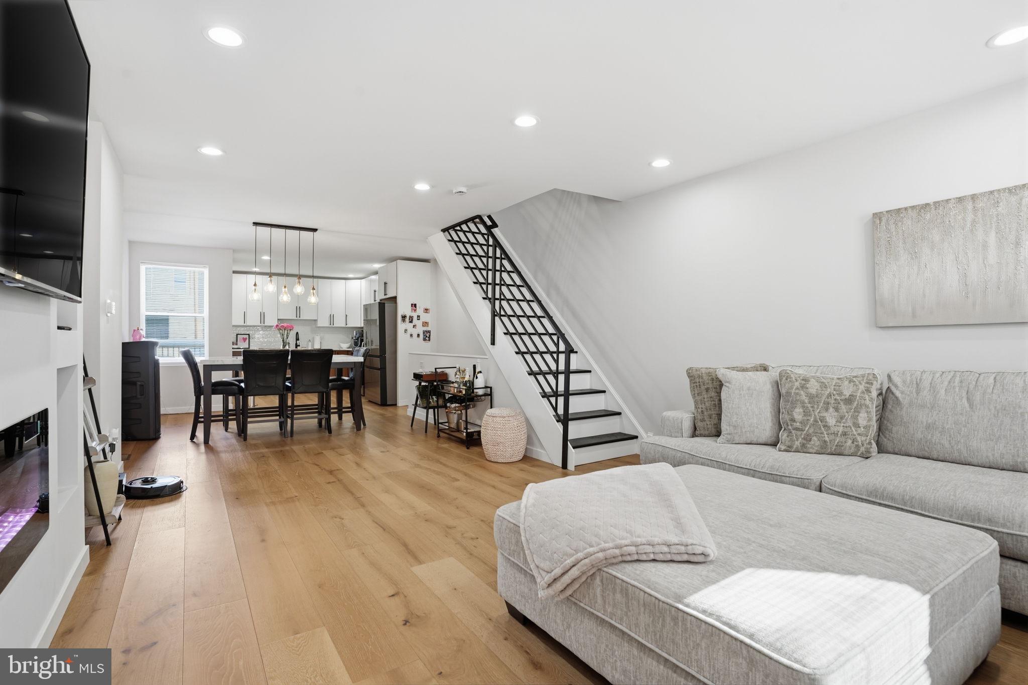 WEST OAK LANE - Residential