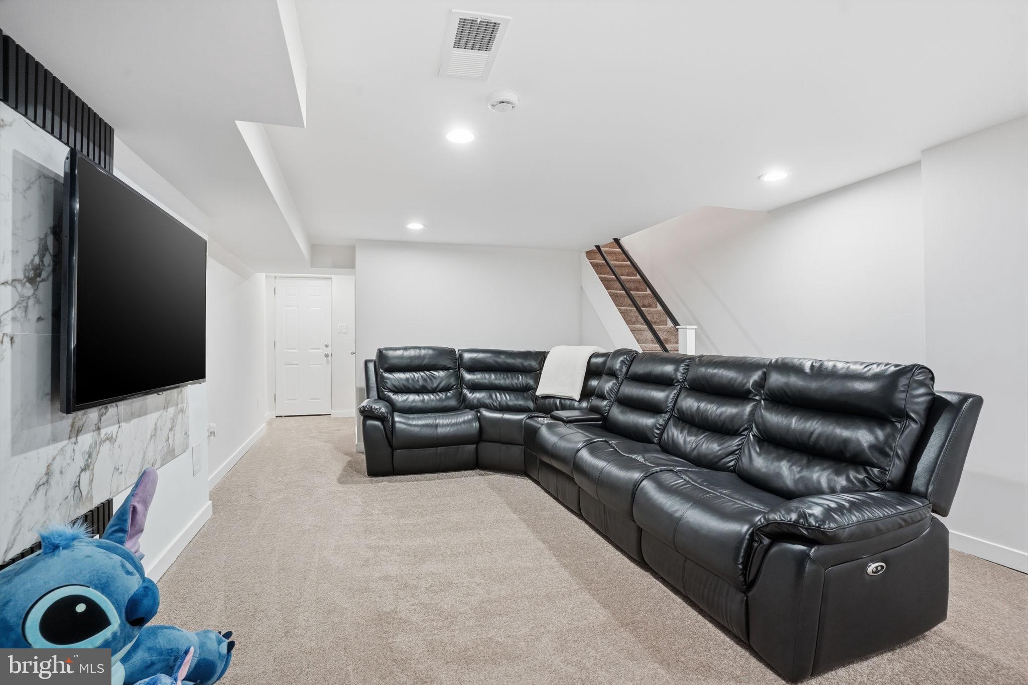 WEST OAK LANE - Residential