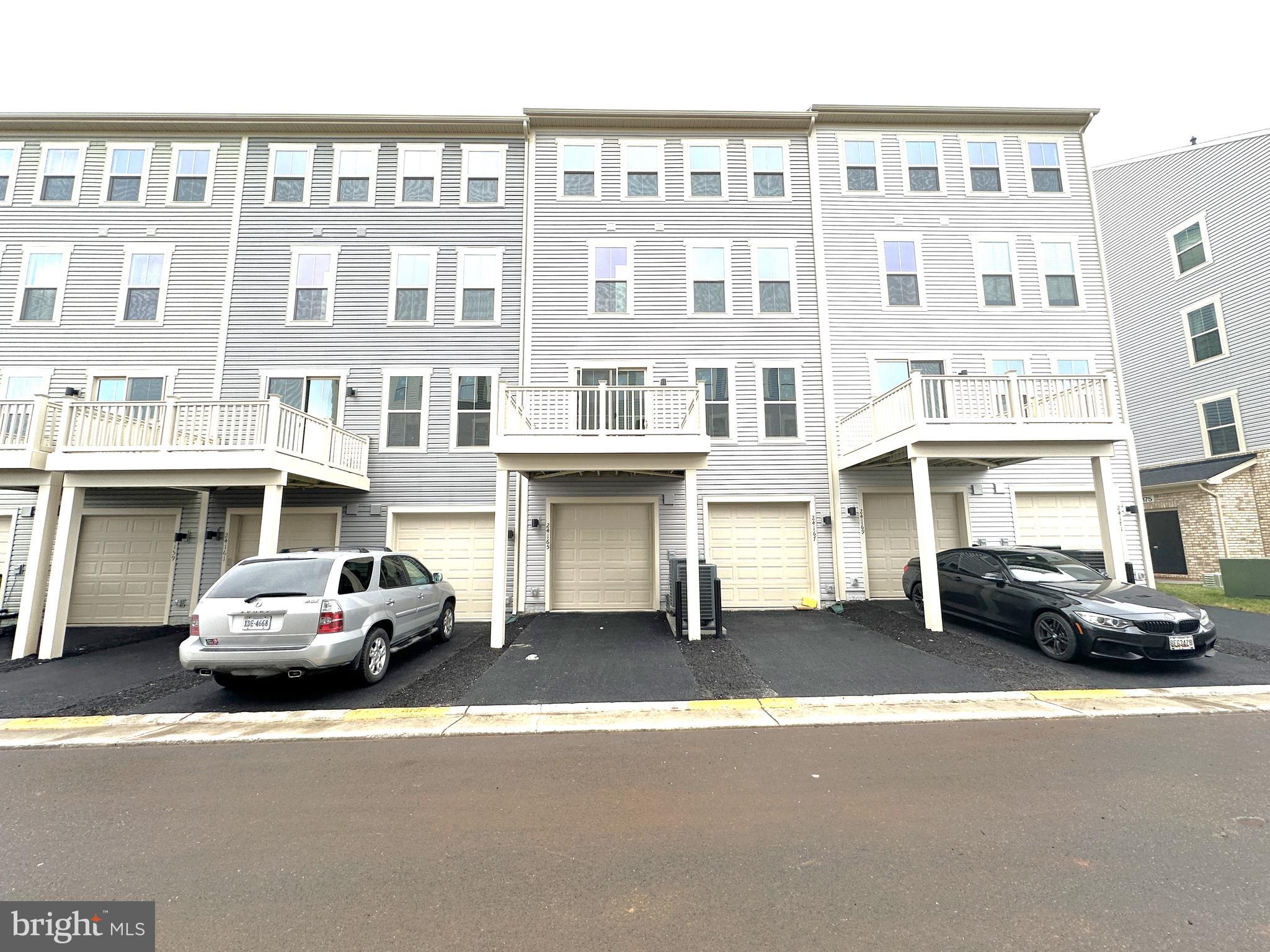 ARCOLA TOWN CENTER - Residential Lease