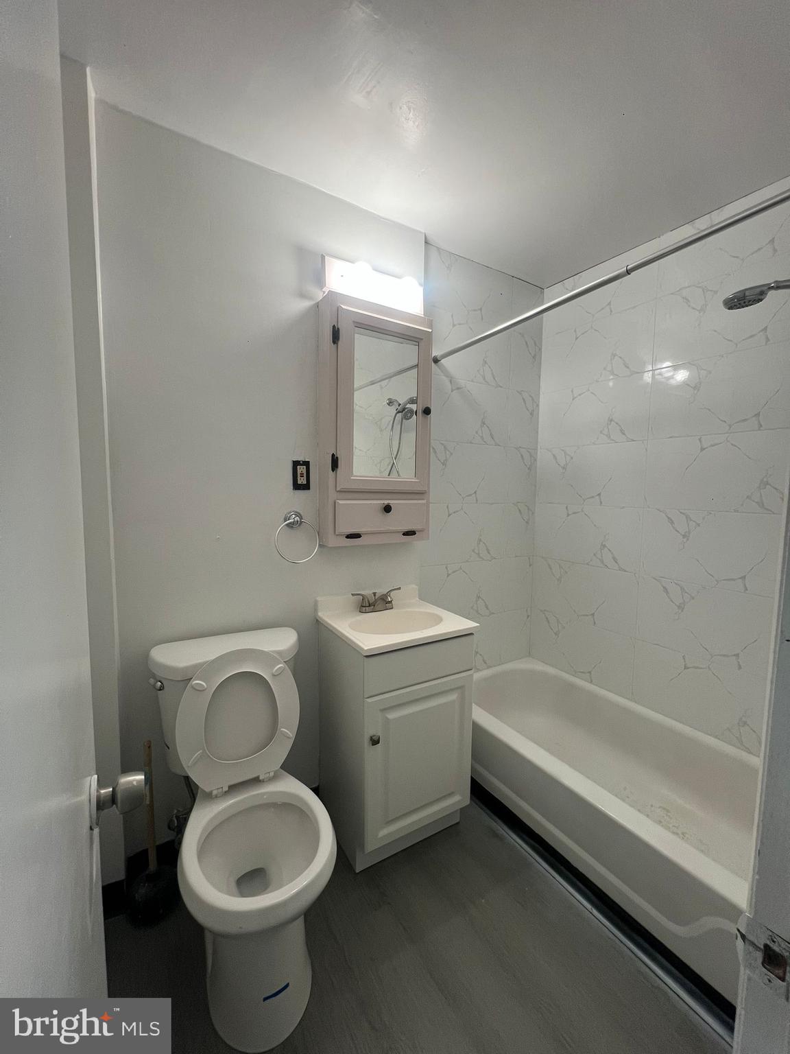 HOLMESBURG - Residential Lease