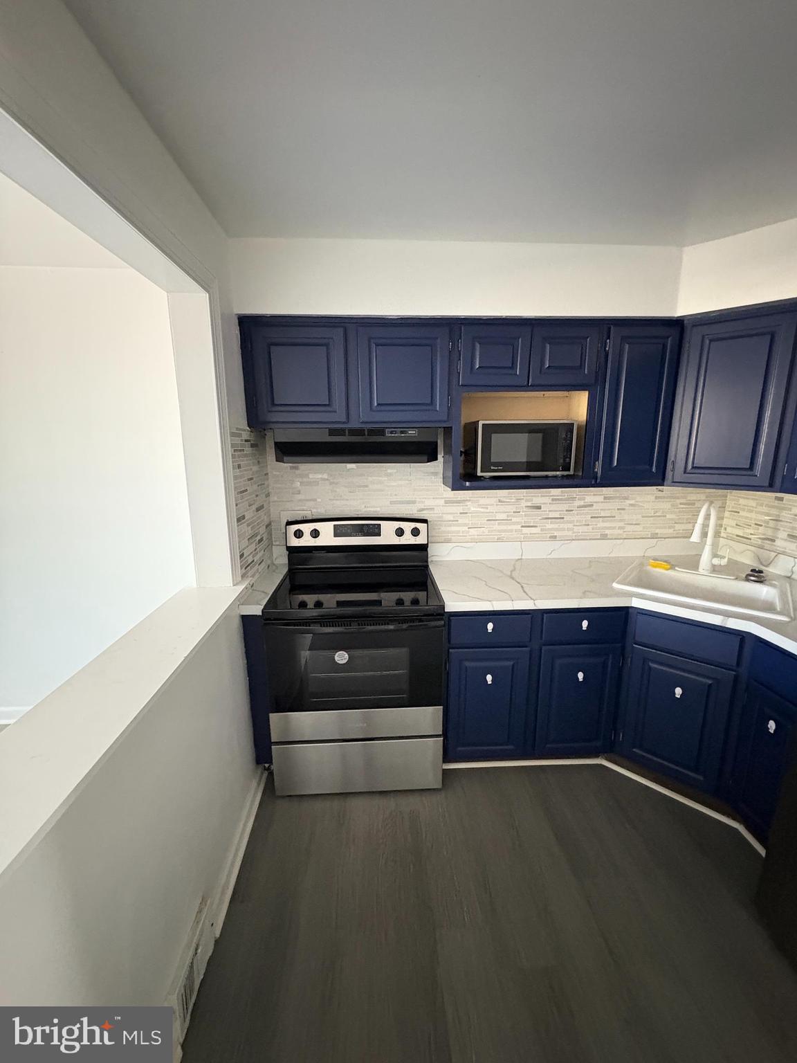HOLMESBURG - Residential Lease