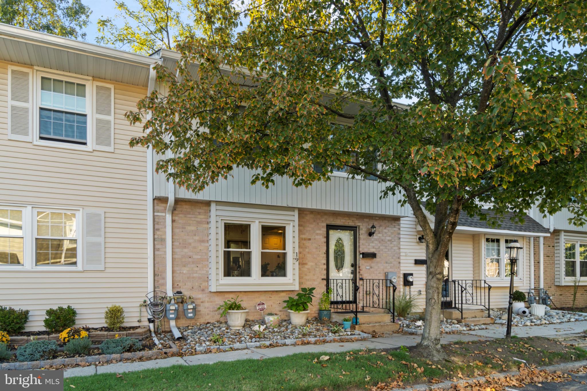 12 E MAPLE AVENUE 19